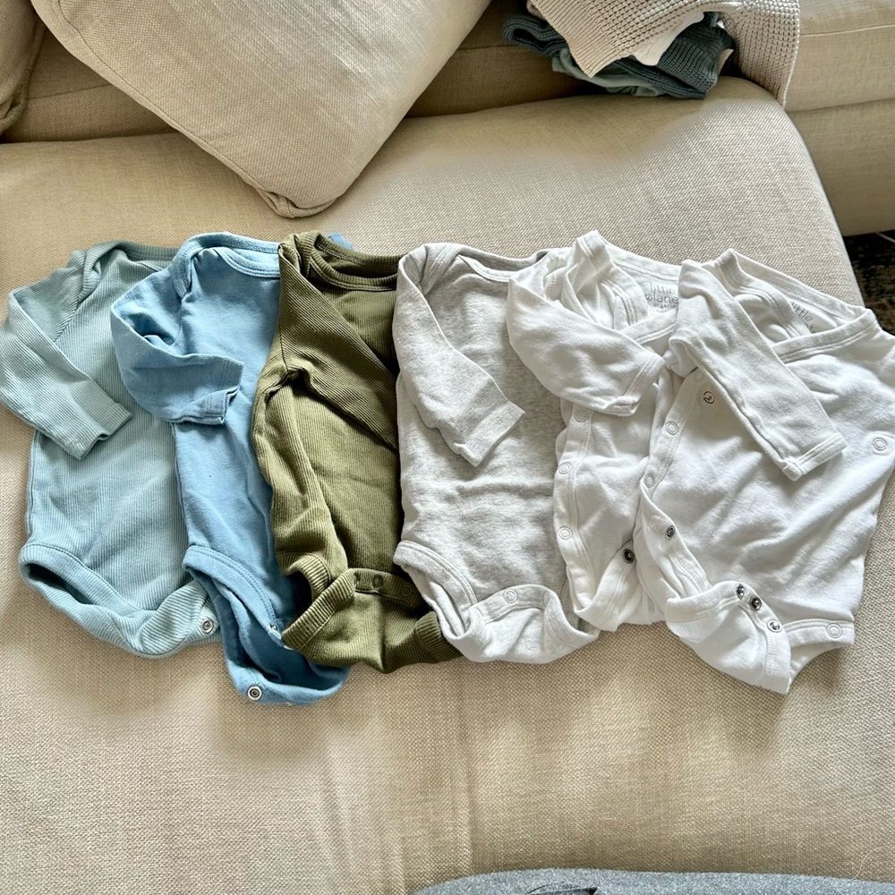 6 bodysuits bundle 100% cotton carters and baby gap